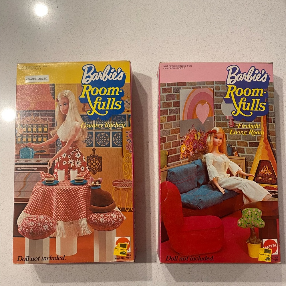 Vintage 1974 Barbie Room Folds